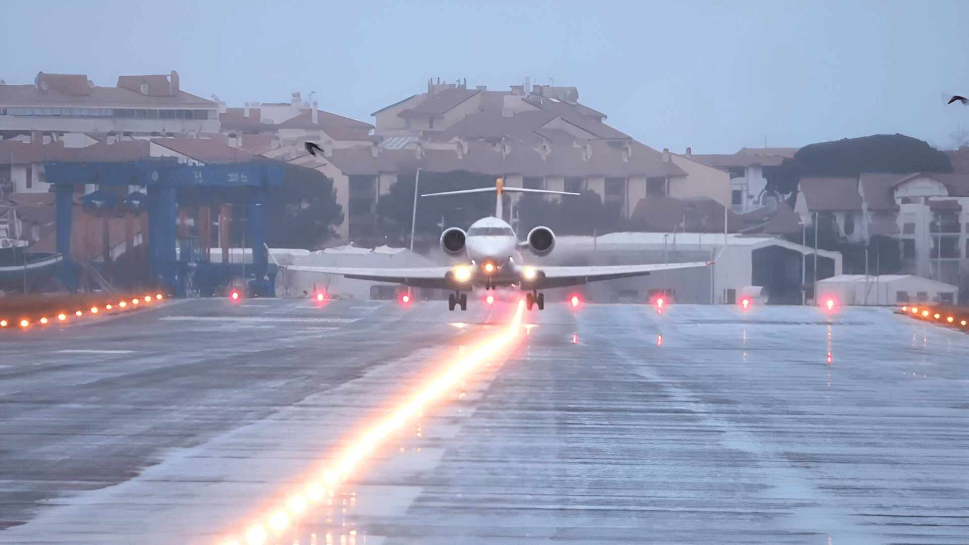 El aterrizaje que dejó un avión fuera de servicio en el Aeropuerto de San Sebastián