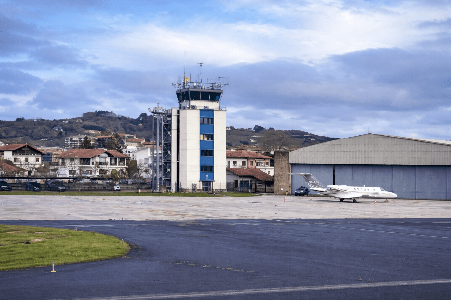 El origen del control aéreo y el aeropuerto guipuzcoano: de la improvisación al cielo ordenado