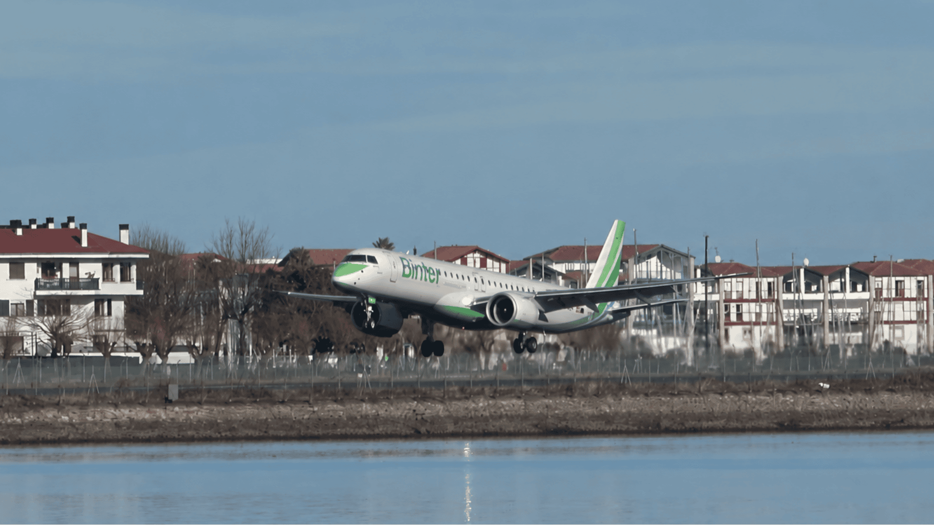 Efecto suelo en Hondarribia: por qué el avión flota al aterrizar